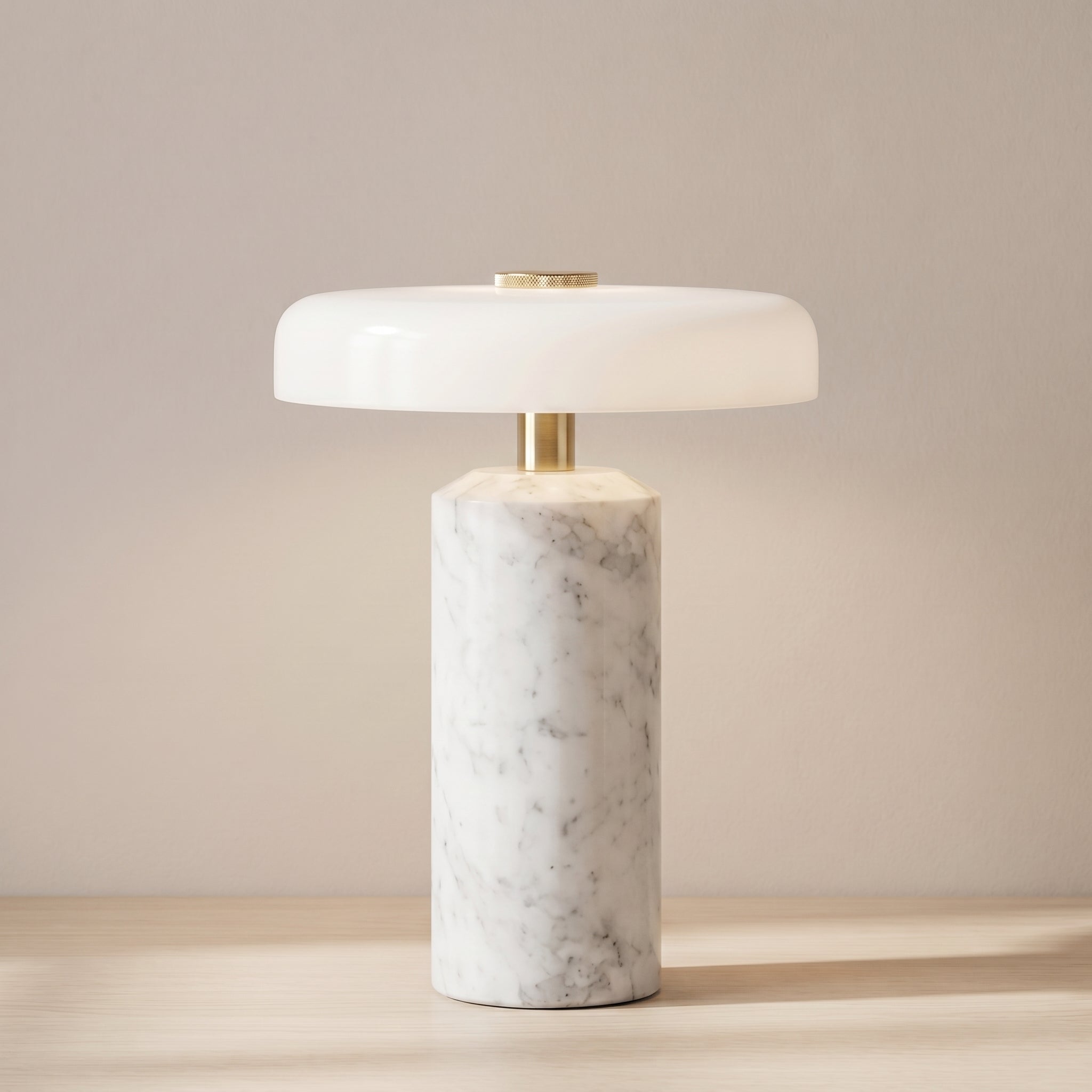 Lampe de table en marbre et verre