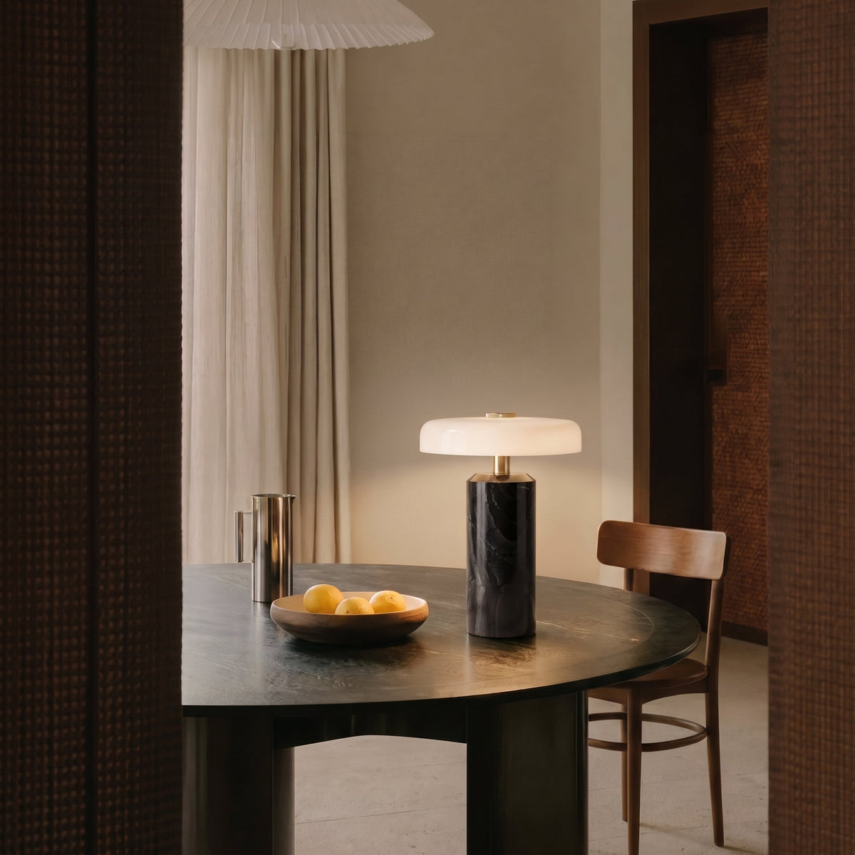 Lampe de table en marbre et verre