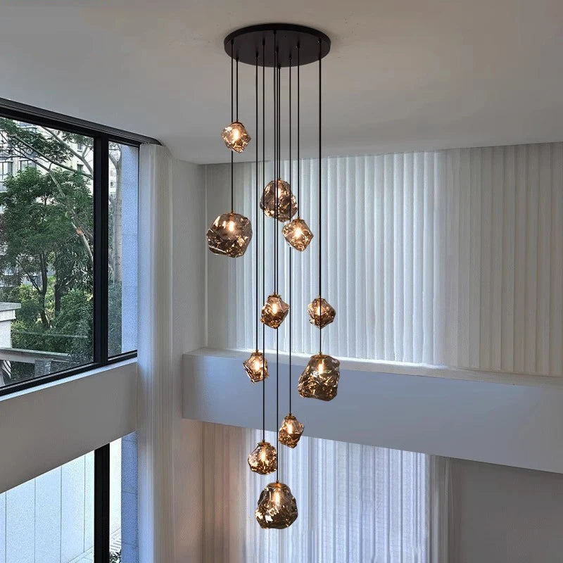 Lustre d’escalier nordique pour villa