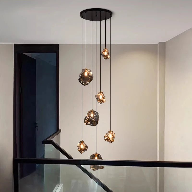 Lustre d’escalier nordique pour villa