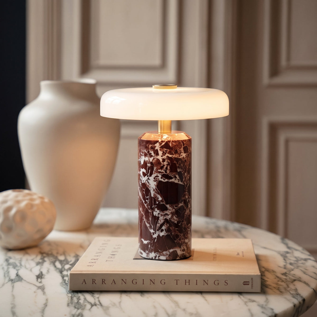 Lampe de table en marbre et verre