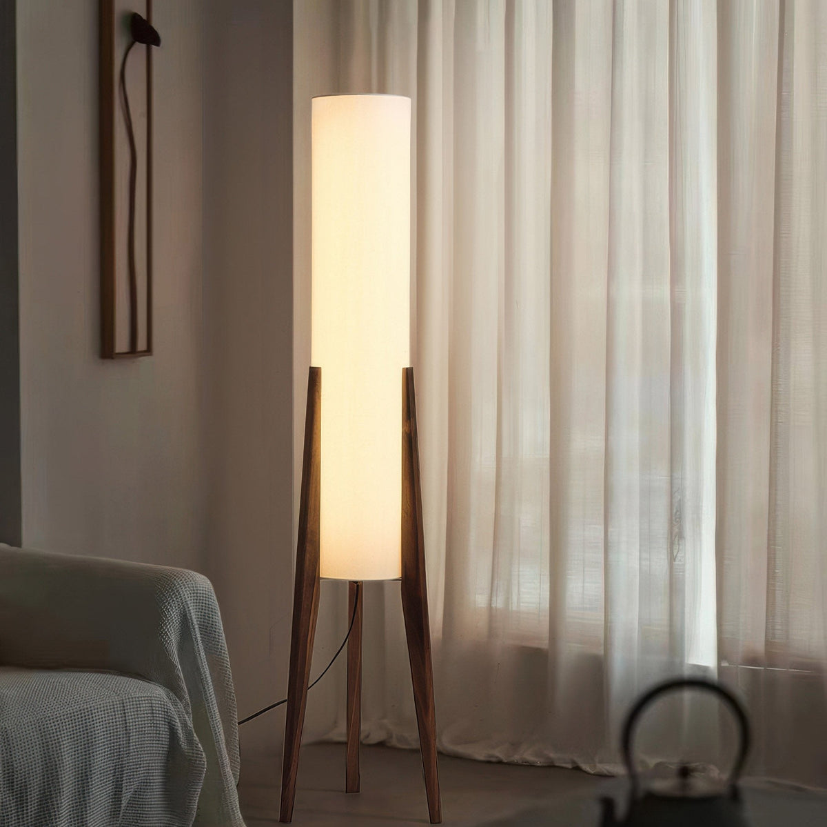 Lampe sur pied en noyer massif